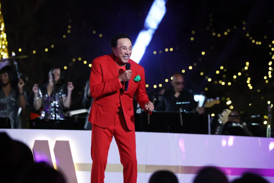 A Motown Christmas live performance